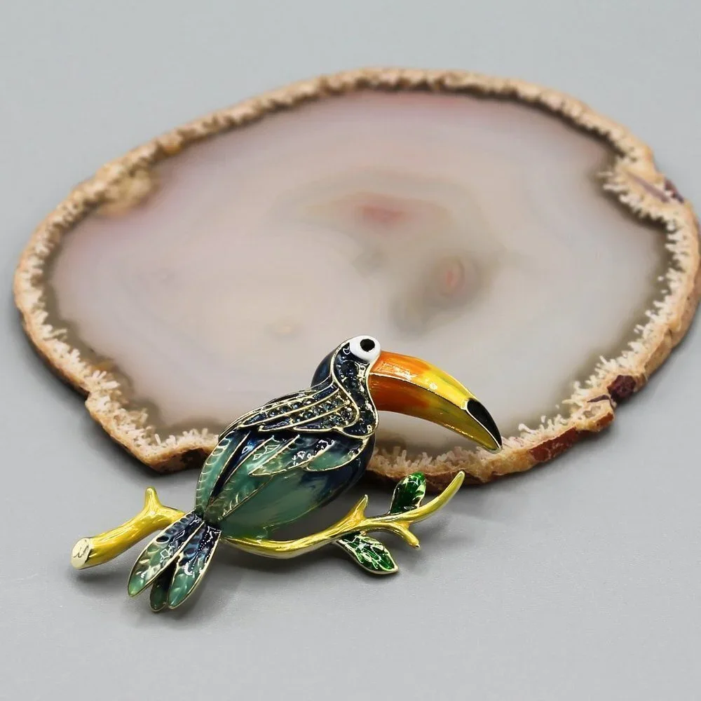Jewelry pin brooch toucan tropical animal colorful gold tone fashion new